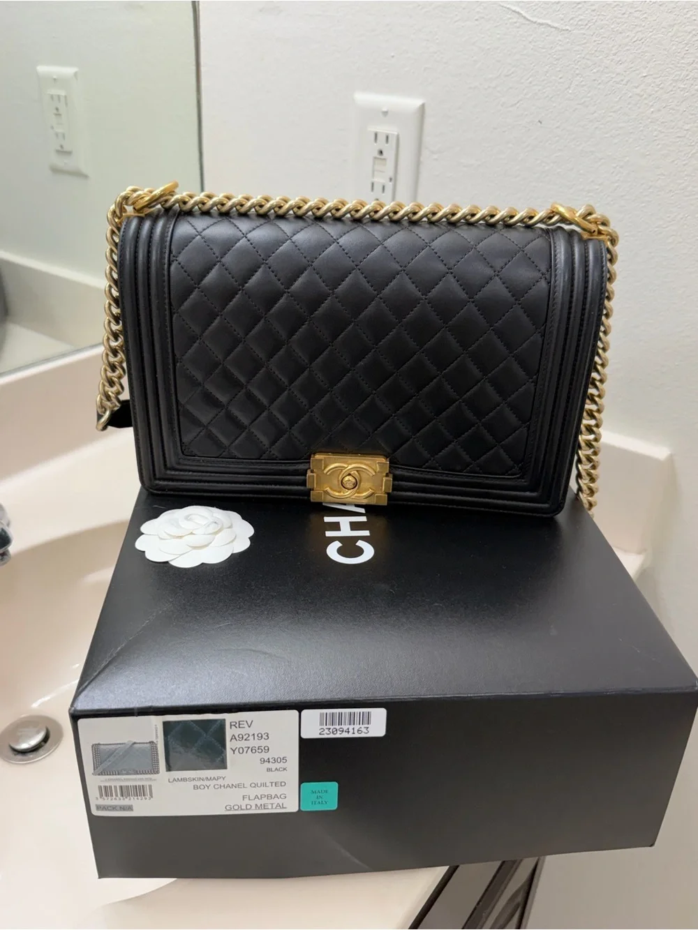 CHANEL Black Quilted Shoulder Bag with Gold Chain